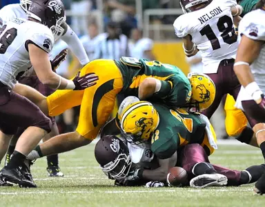 MJ Stumpf (41) and King Frazier (22) on special teams