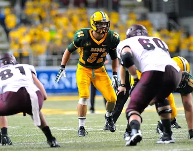 Travis Beck (52) at linebacker