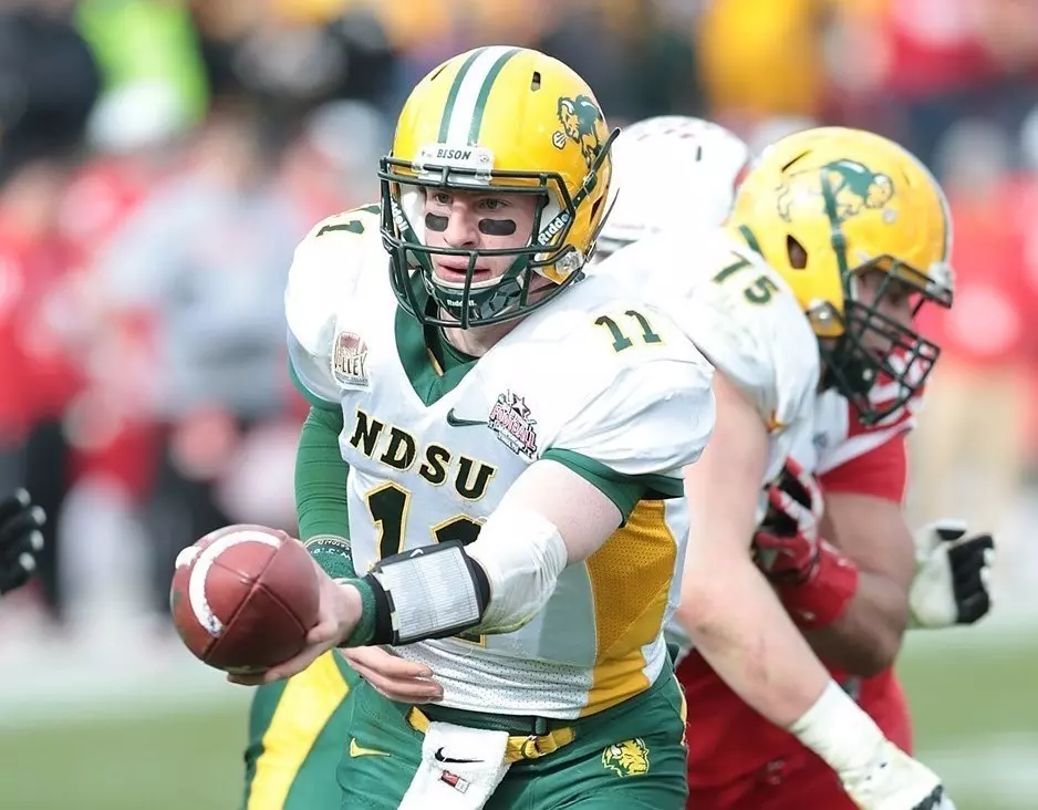 Carson Wentz Handoff