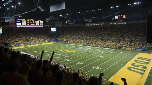 Fargodome Crowd