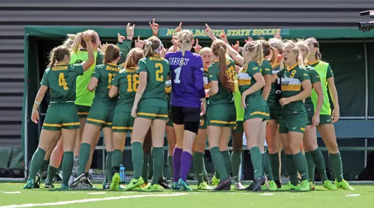 NDSU huddle vs. Utah Valley