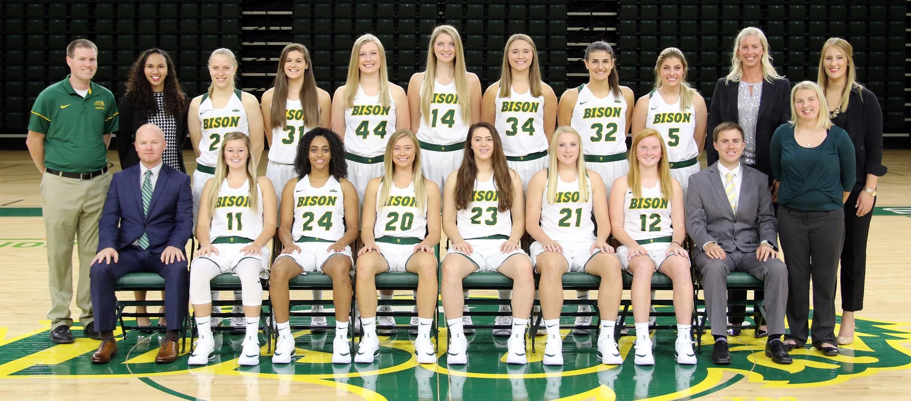 2017-18 NDSU women's basketball team photo