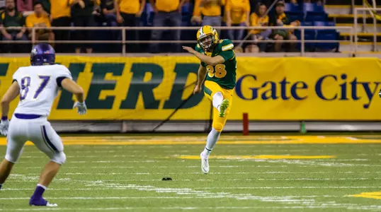 Garret Wegner kickoff