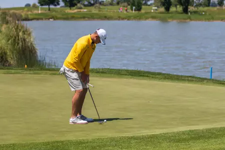 Van Holmgren putts