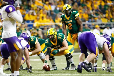 Photo of Brandon Westberg snapping to Quincy Patterson