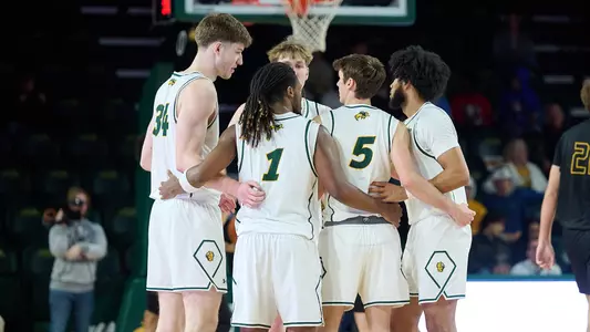 NDSU MBB team huddle