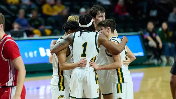 NDSU MBB team huddle