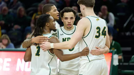 NDSU MBB huddle