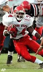 RB Jaime Kimbrough looks<br>for running room during<br>the first quarter.