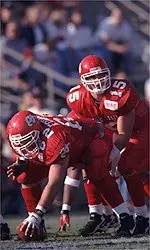 David Carr threw two touchdown passes in the Bulldogs' 17-3 victory over California.