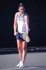 Junior Ewa Grusiecka's 6-7 (3), 6-2, 6-2 comeback win secured the victory for the Bulldogs.