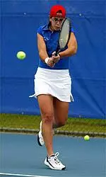 Lucia Sainz lost a three-set heartbreaker to bow out of the singles bracket at the ITA Northwest Regionals.