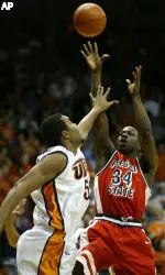 Fresno State's Ja'Vance Coleman shoots over Texas-El Paso defender Will Kimble during the first half. (AP Photo/El Paso Times, Victor Calzada)