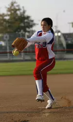 Freshman hurler Robin Mackin garnered her fifth Xbox Live WAC Pitcher of the Week honors after going 2-0 with a shutout and 17 strikeouts in the three-game series sweep over Hawai'i.