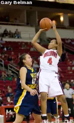 Jaleesa Ross led Fresno State to a road win over Boise State on Sunday.