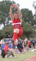 Senior Erik Fossen is close to qualifying for the NCAA Regoinal in the triple jump.