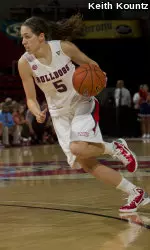 Freshman Bree Farley helped jumpstart a 14-2 run to give Fresno State a 44-28 halftime lead.