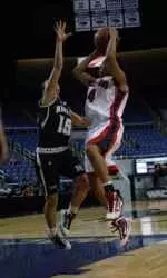 Jaleesa Ross had 15 points in the Bulldogs opening round win over Hawai'i.