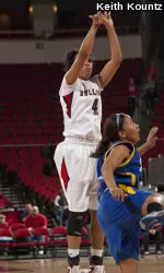 Senior gaurd Jaleesa Ross led all scorers with 25 points on 9-of-17 shooting Sunday.
