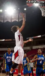 Jaleesa Ross scored 30 points on 11-of-22 shooting.