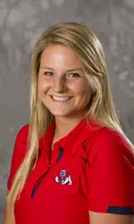 Laura Pola earned victories in singles and doubles.