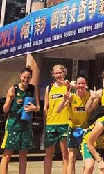 Alex Sheedy (center) with her teammates