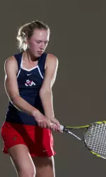 Sophie Watts moved up in the ITA singles rankings this week to No. 41.