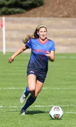 Junior midfielder Alyssa Holsworth