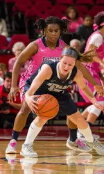 Shauqunna Collins netted a season-high 16 points on Wednesday.