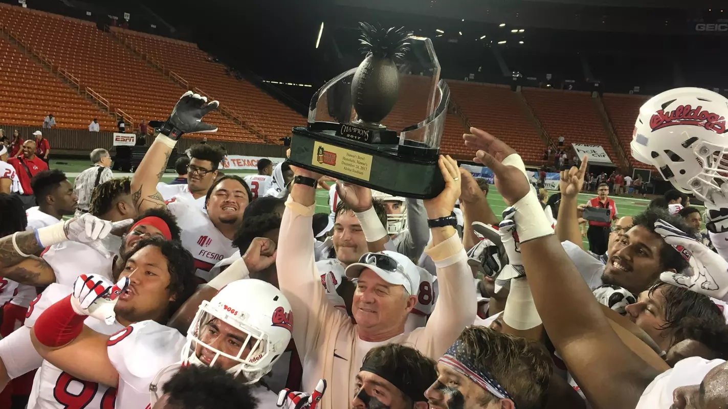 hawaii bowl trophy