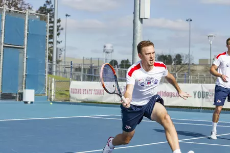 'Dogs rout Rebels 4-2 Image