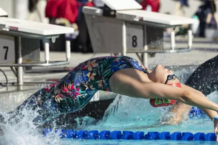 Athena Clayson backstroke start off the blocks