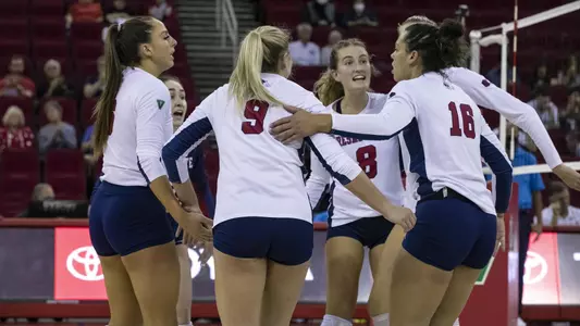 'Dogs celebrate a point vs. UNLV