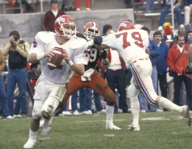 1982 QB Jeff Tedford