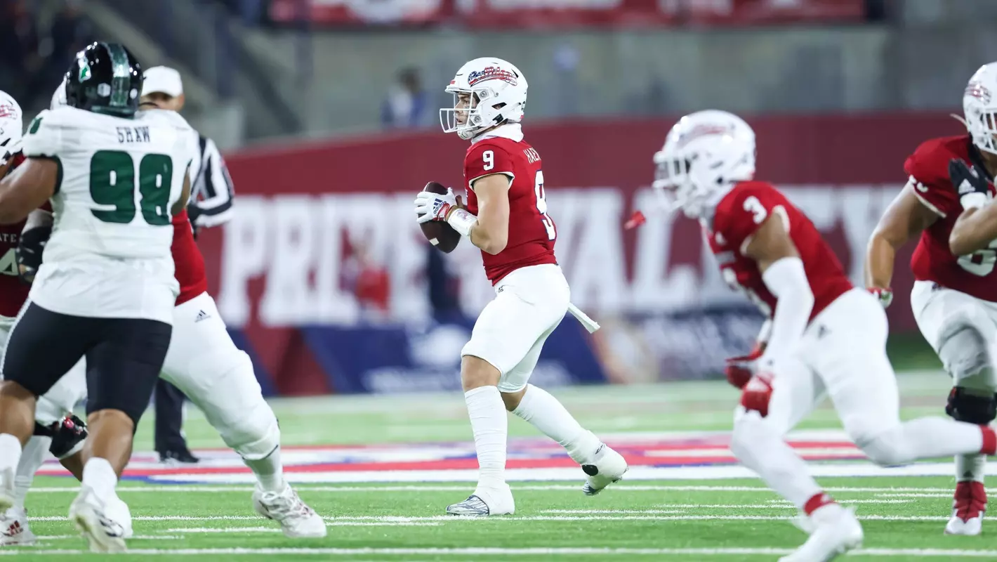 The Fresno State Bulldogs take on the HawaiiRainbow Warriors at Valley Childrenâ??s Stadium in Fresno, California on November 5, 2022. (Samuel Marshall Photography)