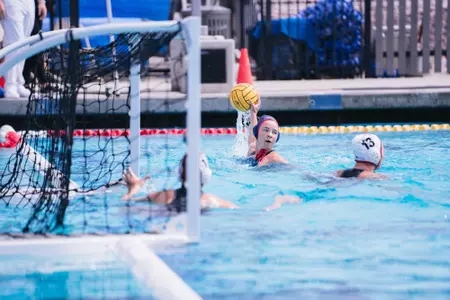 Fresno State's Daphne Guevremont reads the offense