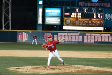 Robbie Peters pitching