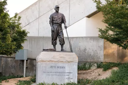 Pete Beiden statue