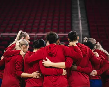 wbb team huddle