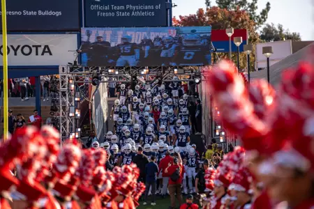 Fresno State runs out of tunnel against Hawaii