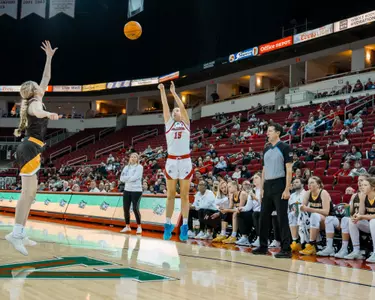 Laney Amundsen 3pt against WYO