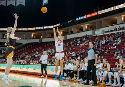 Laney Amundsen 3pt against WYO