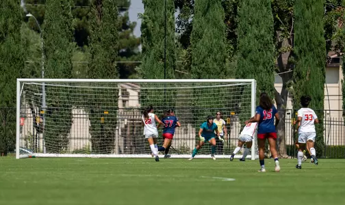 Shivani Battaglia in goal