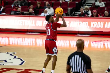 Zaon Collins shooting a free throw
