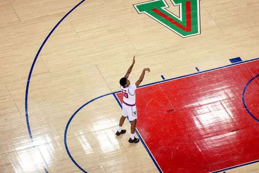 Zaon Collins free throw