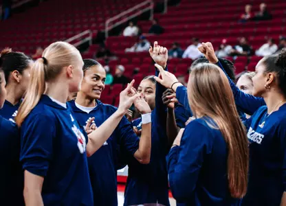 wbb team huddle