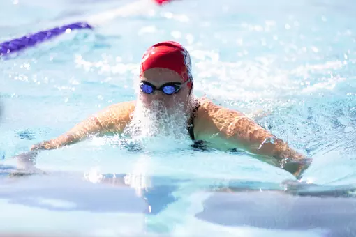 Jenna Pulkkinen breaststroke race