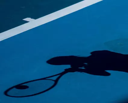 tennis shadow