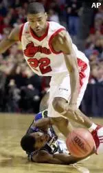 The Cardinals outscored the Volunteers 9-2 in the final 32.5 seconds to win their seventh straight game.