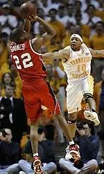 Louisville's Reece Gaines, who scored a game-high 22 points, shoots over Tennessee's Thaydeus Holden (10).